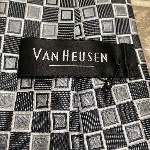 All Ties Buy One Get One 1/2 Off!! NWOT Van Heusen Tie - Picture 2 of 2